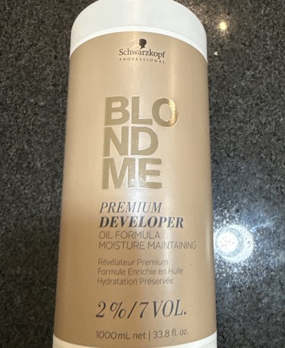 Schwarzkopf Professional Blond Me Premium Care Developer 33.8 Fl. oz. 2% 7 Vol - Picture 4 of 5
