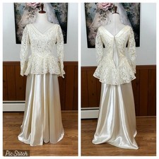Elegant Vintage 1940s/50s Liquid Satin and Lace Wedding Gown 