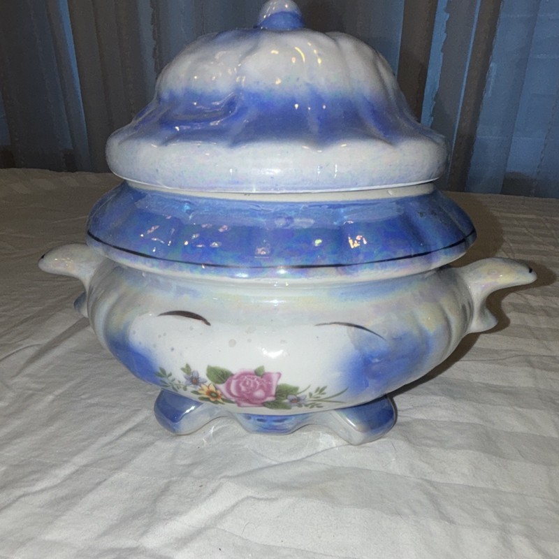 Blue & White Floral Round Ceramic Tureen w/ Lid, Handles, 6in Dia x 4.5in H
