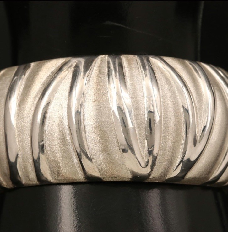 Sterling Fluted Hinged Bangle - image 4