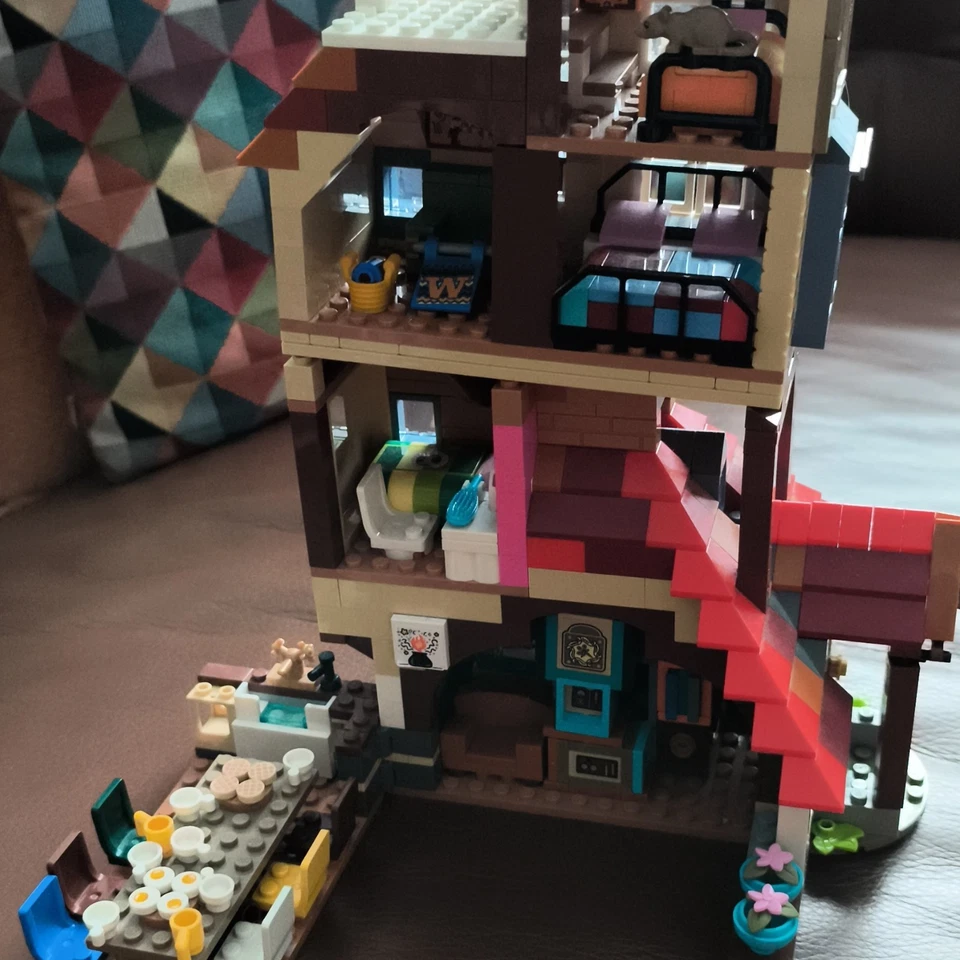 LEGO Harry Potter 75980 Attack on The Burrow, photo 4 of 5