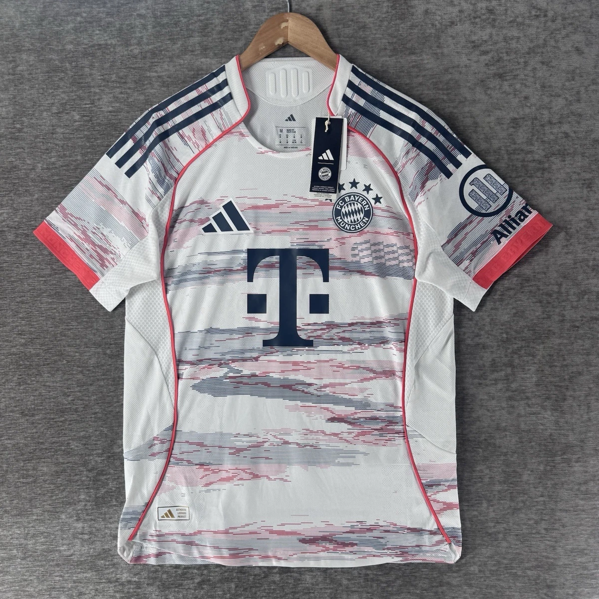 Preços baixos em Adidas Bayern de Munique Branco fã de Futebol