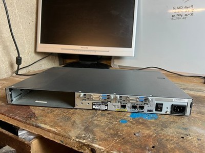 Cisco 2610XM Router mit 2x WIC-2T Seriellen Modulen - CCNA WAN Lab