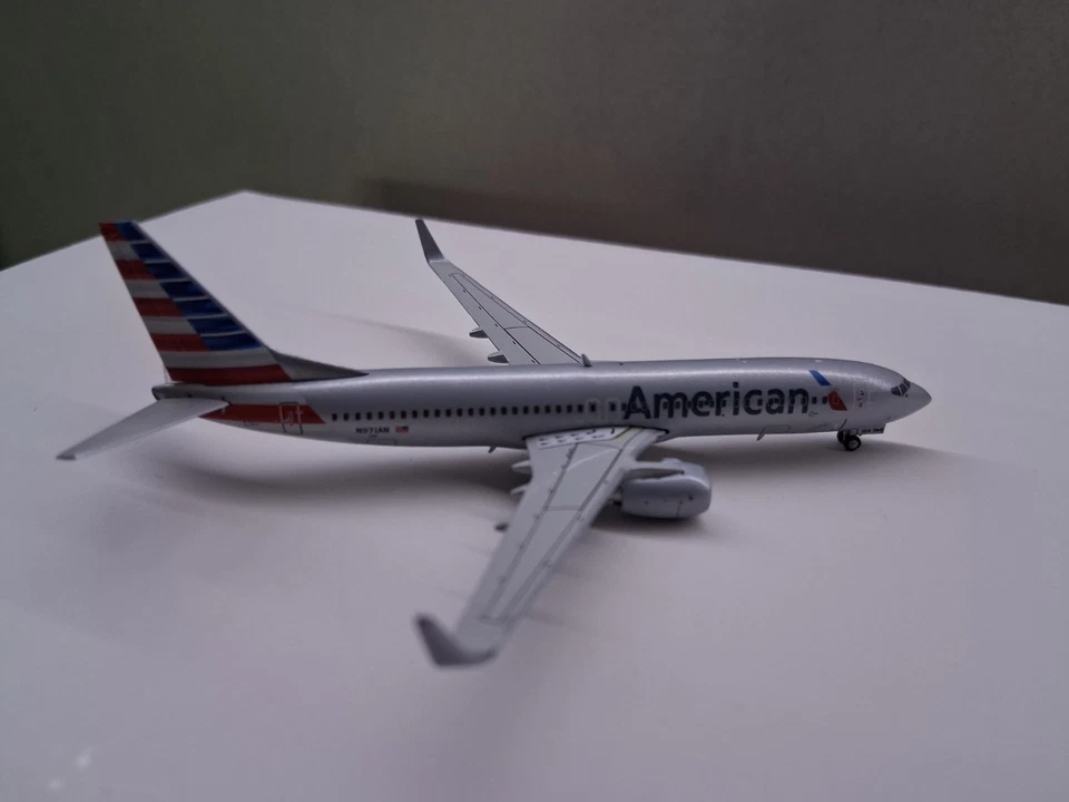 Boeing 737-800 American Airlines 1/400 - Immagine 2 di 3