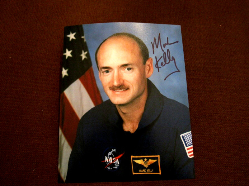 MARK KELLY 4 X STS NASA ASTRONAUT SENATOR SIGNED QUALITY FUJI 8X10 COLOR PHOTO