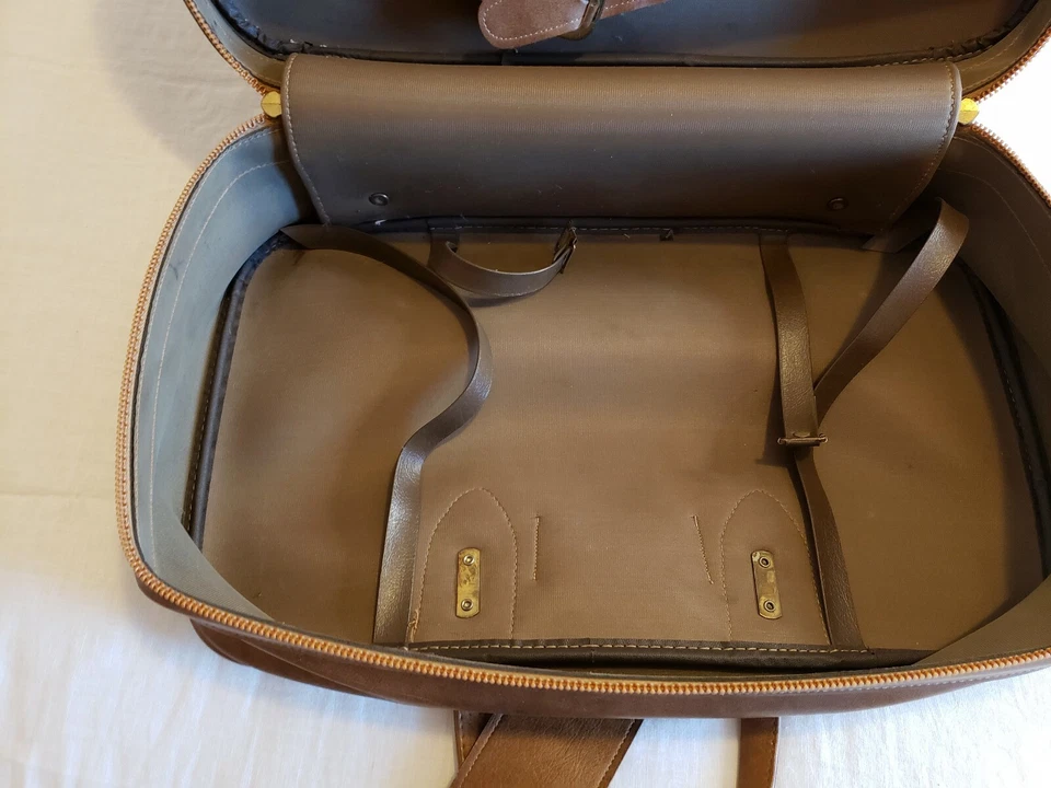 Equipaje de mano de cuero marrón vintage Invicta con cierre de cinturón expandible Foto 4 de 4