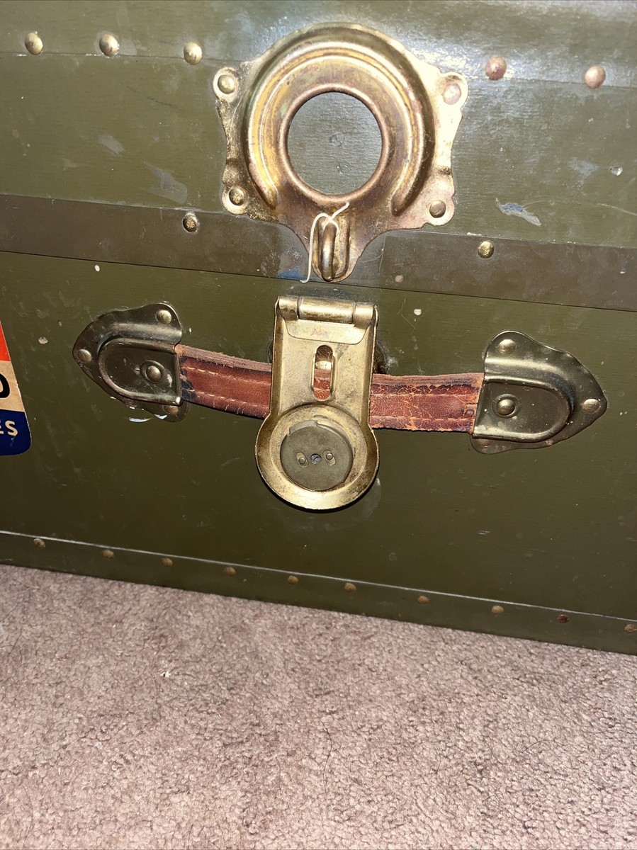 VTG WWII US Military Trunk Footlocker, Tray Long Lock National