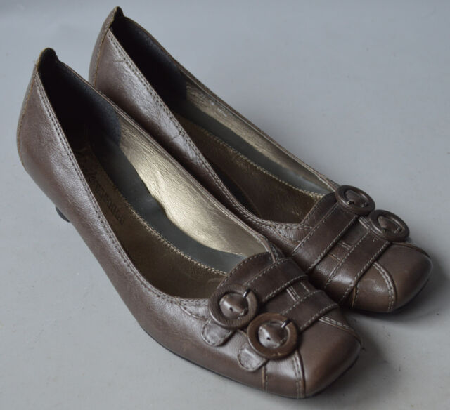 Ladies Clarks Dark Taupe Grey Low Kitten Heel Shoes Buckle detail Size UK 4.5 Ladies Clarks Dark Taupe Grey Low Kitten Heel Shoes Buckle detail Size UK 4.5
