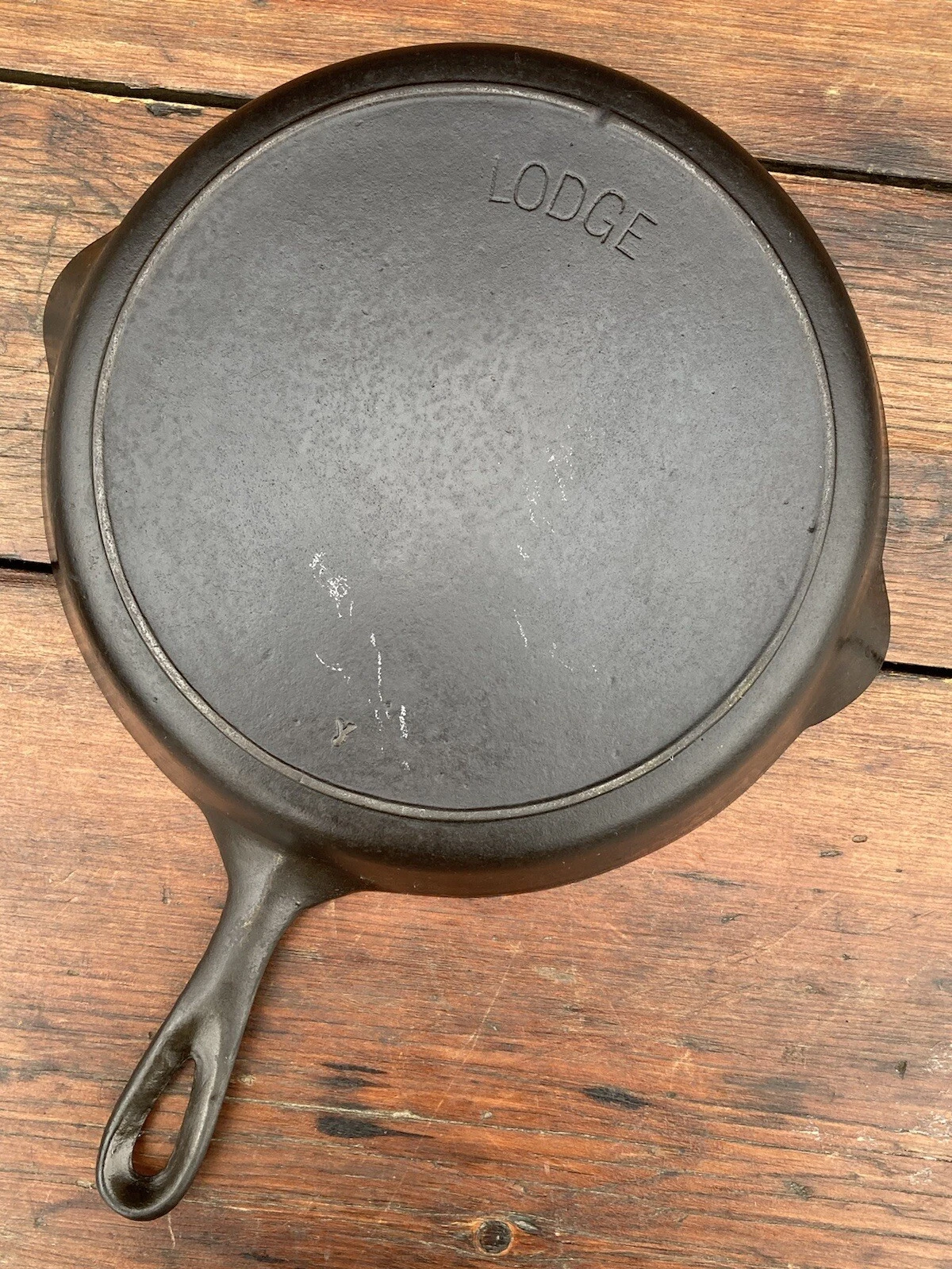 Lodge Cast Iron Arc Logo #8 Skillet with Raised Number Handle