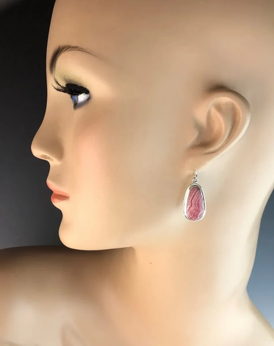 White Fox Creation: Rhodochrosite and Onyx Necklace - Picture 7 of 7