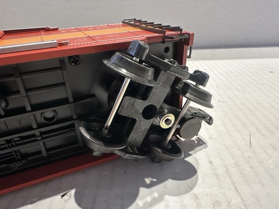 K Line O Scale 761-2033 Southern Pacific Classic Express Boxcar #2033 - Image 3 of 4