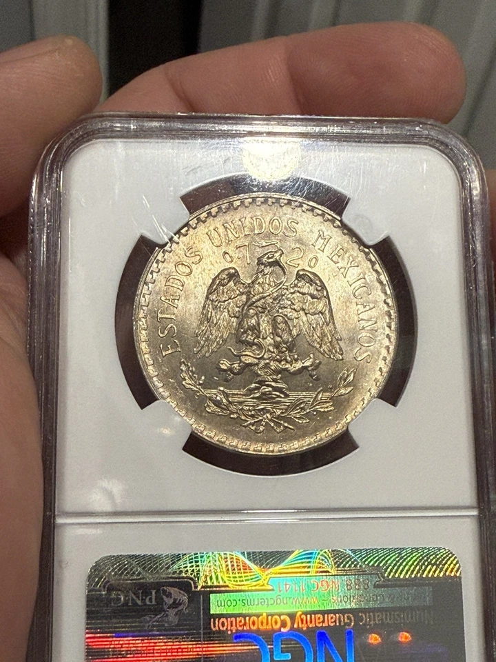 1933-M México Plata Un Peso NGC MS66 - Brillante Ámbar Tonos Dorado Foto 3 de 4