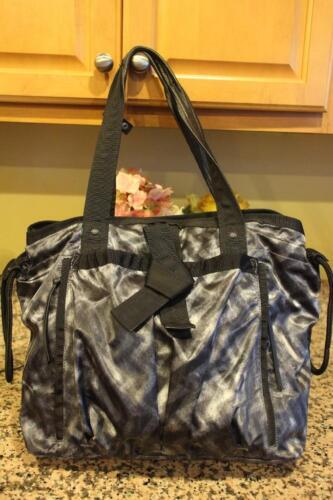 Lululemon 2 in 1 Black Duffel Bag Backpack 45L | eBay Lululemon 2 in 1 Black Duffel Bag Backpack 45L | eBay