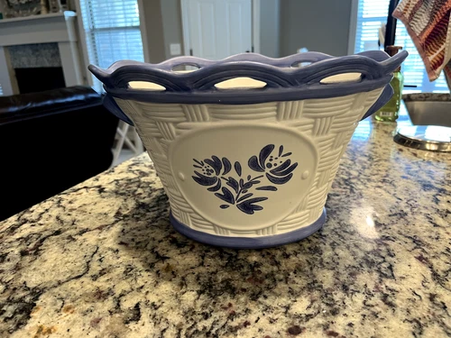 Rare Pfaltzgraff Yorktowne Flower Planter, flower pot, Basket Weaved (G1)