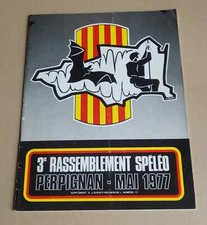 PLAQUETTE 3e RASSEMBLEMENT SPÉLÉO PERPIGNAN - MAI 1977 - BON ÉTAT