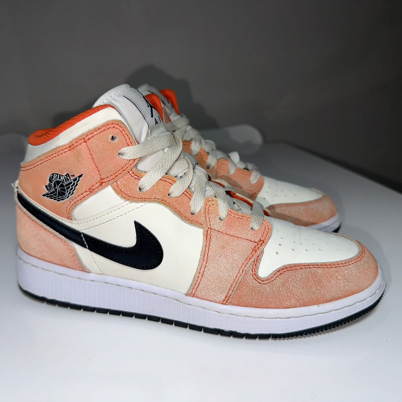 Boys Youth NIKE Air Jordan 1 Mid Orange Suede Sneakers Size 6Y #36662