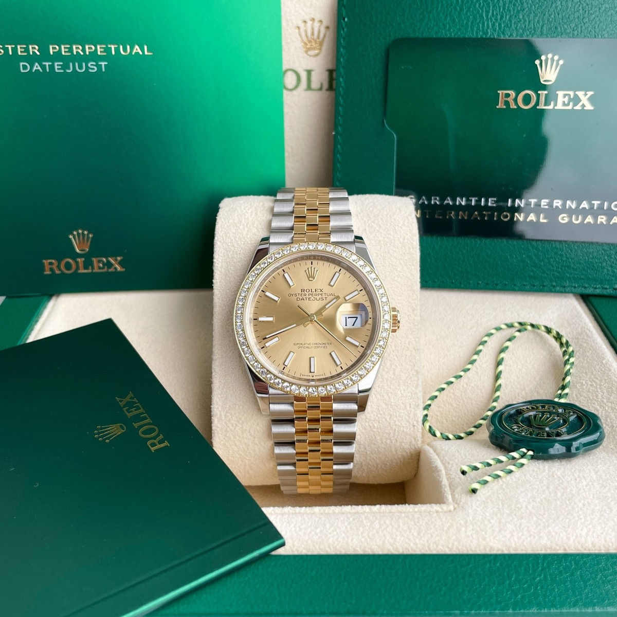 CLASSICAL Diamonds 20〜23 Rolex Datejust 36mm Full Set 2023 UNWORN Diamonds 126233
