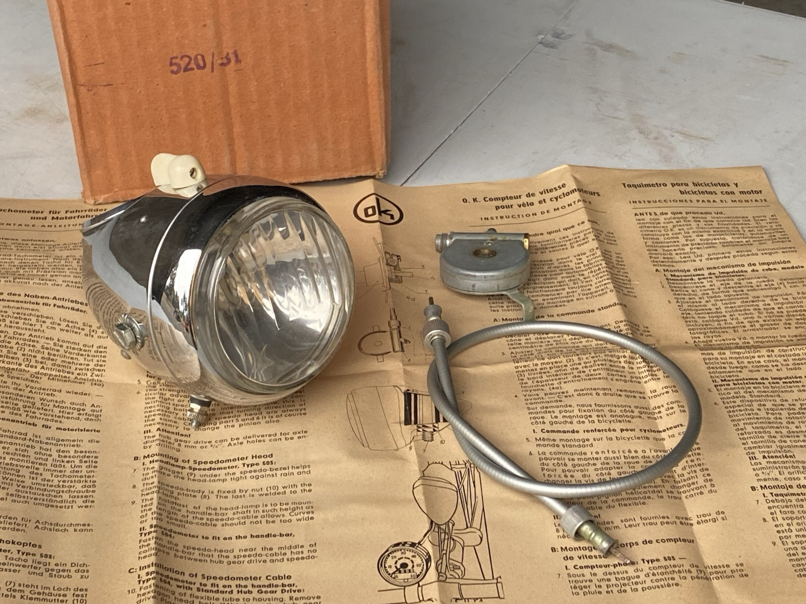 Optique de phare chromé vintage et compteur O.K. pour moto ancienne BMA