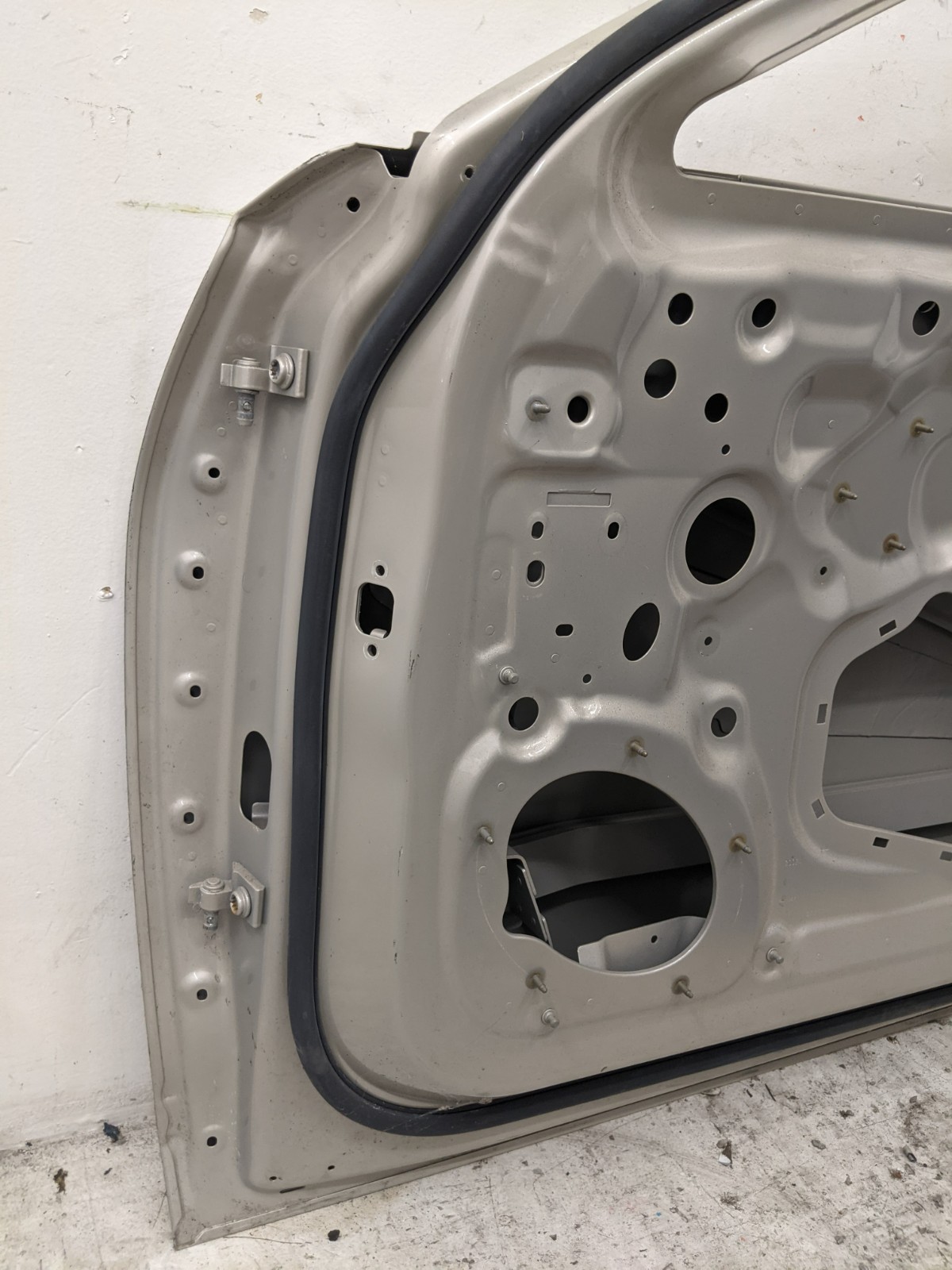 2020 2021 2022 2023 Bentley Flying Spur Right Passenger Door Shell OEM #49677