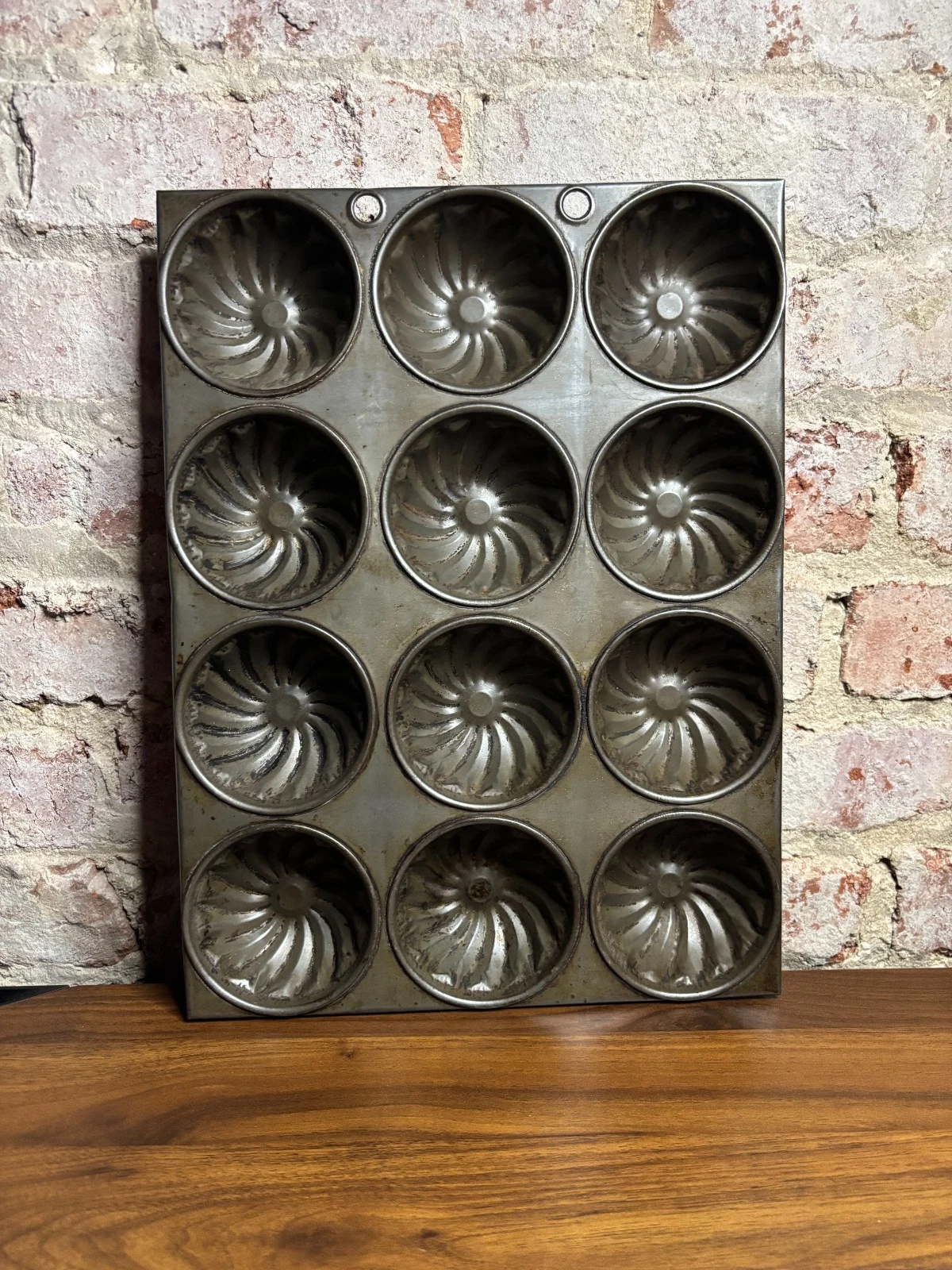 Antique Tin Muffin Pan 12 Cup Swirl Cupcake Mold Primitive Bakeware
Opens in a new window or tab