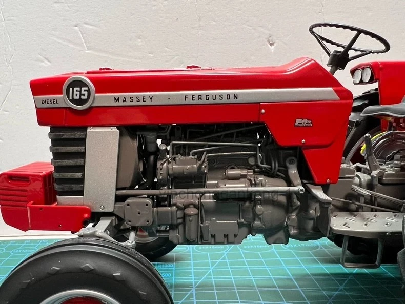 UH1/16 Massey Ferguson MF165 Alloy Tractor Model - Image 3 of 4