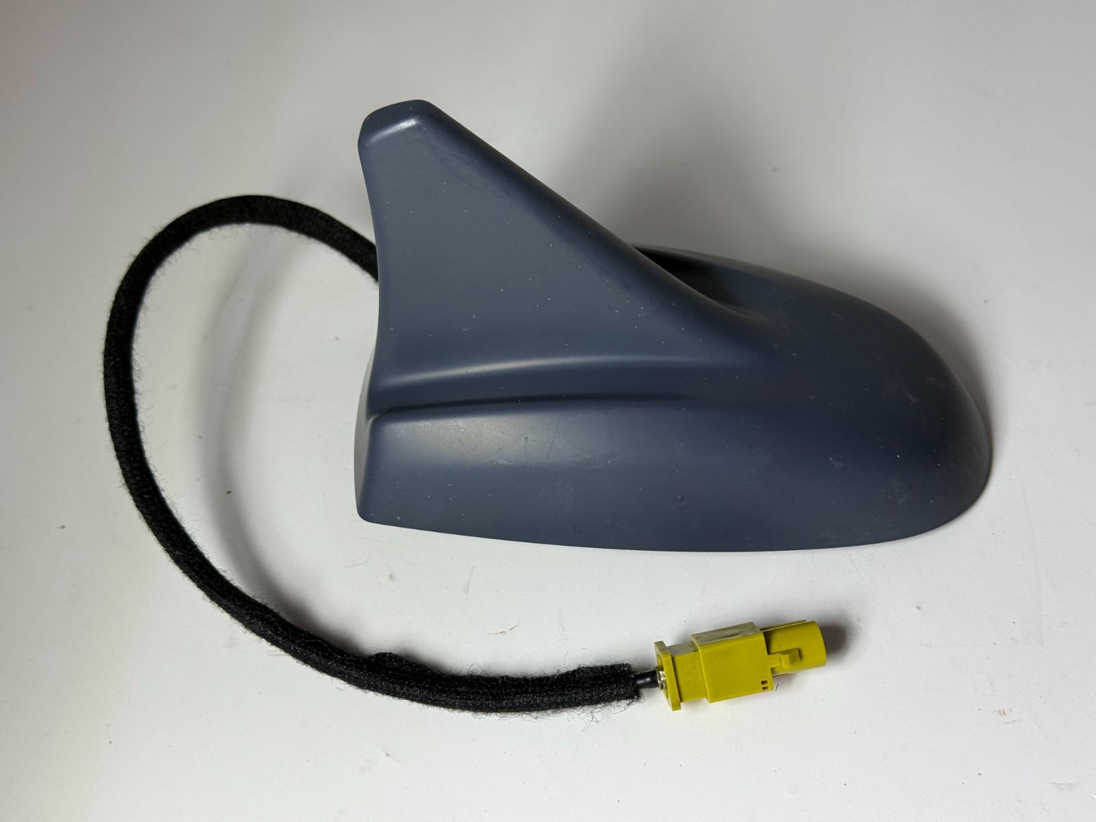 NEW! 2014-2015 MASERATI ROOF MOUNTED RADIO ANTENNA COVER 670015852 OEM