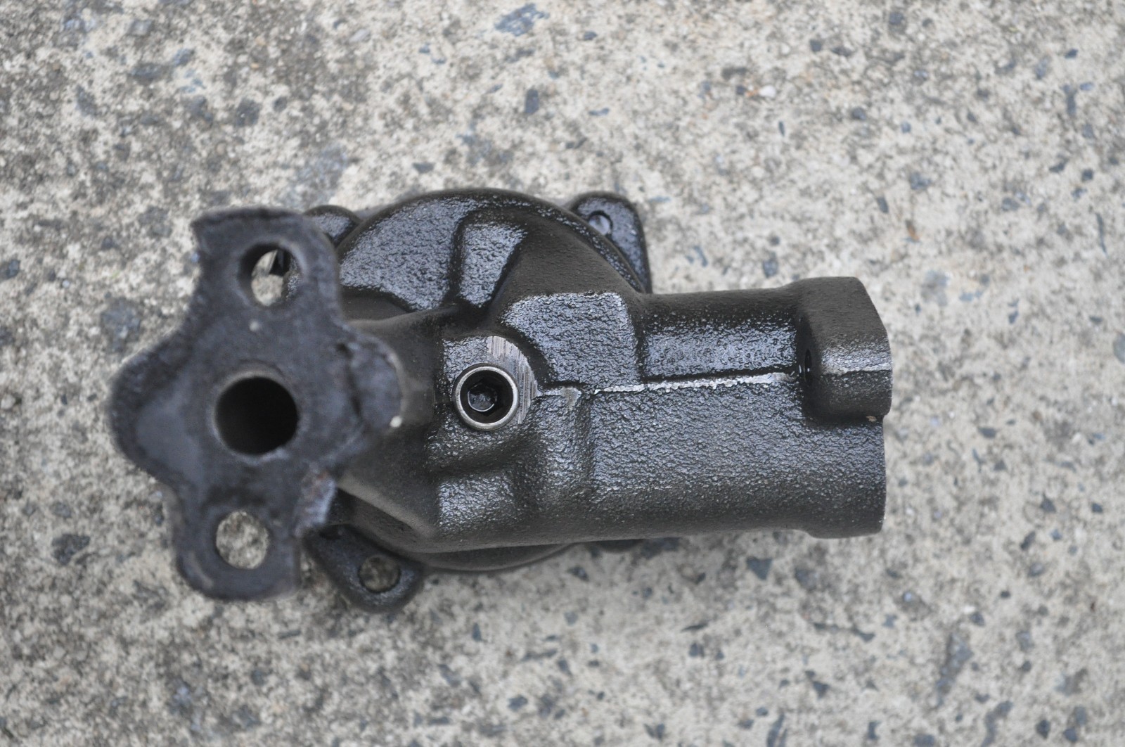 196365 Ford 289 Mustang Oil Pump Standard Volume with Pump Shaft