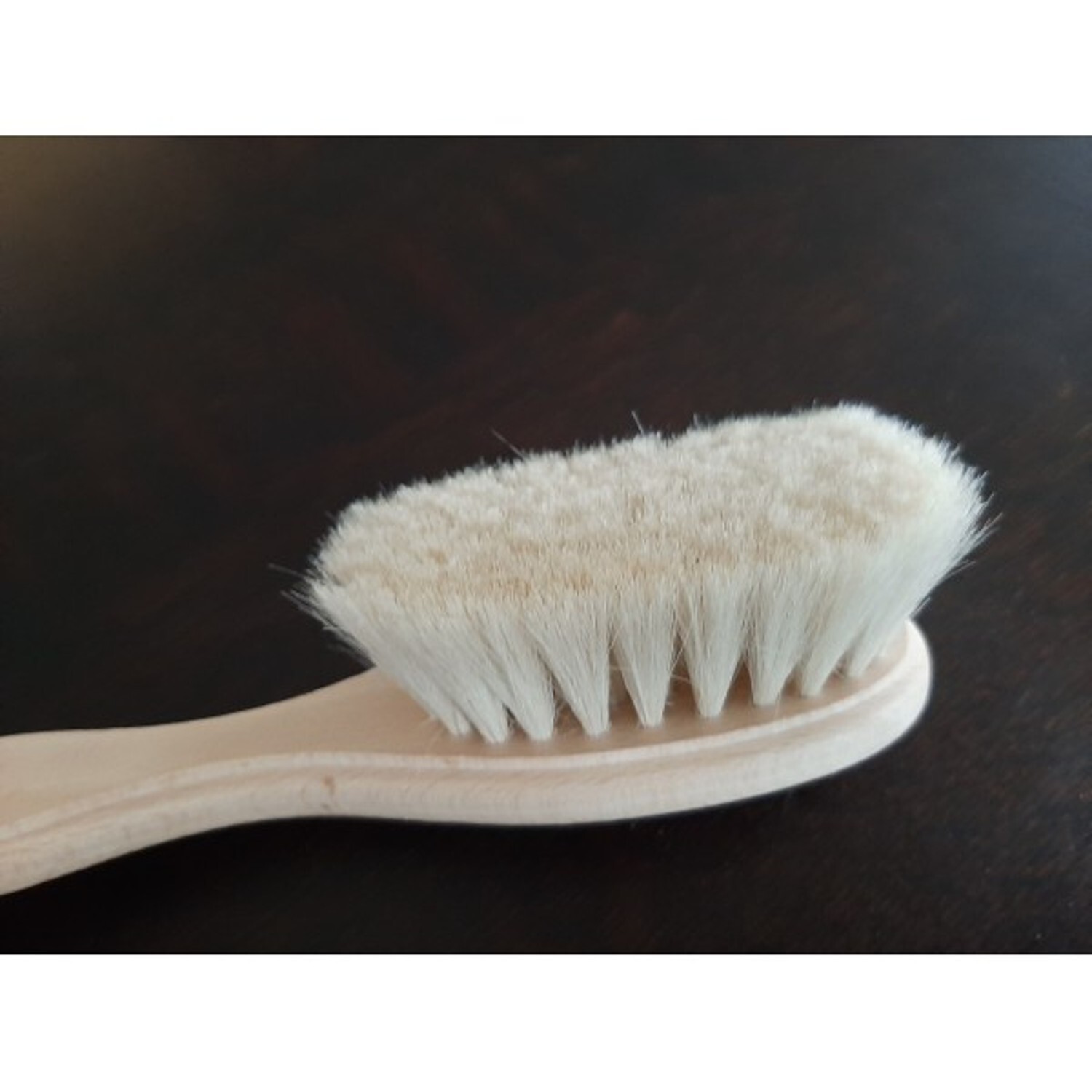 Brosse à bébé Starmann en poils de chèvre pour le rituel apaisant du bain du soir