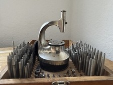 Helios 33 Triebnietmaschine Einpresswerkzeug Punzen Kasten Uhrmacher Watchmaker