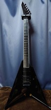 Guitarra eléctrica ESP Arrow diapasón ennegrecido incrustaciones toca