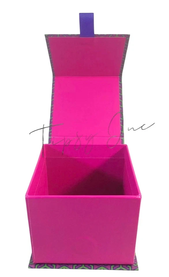 Caja de regalo de diseñador Tory Burch con cierre magnético Foto 2 de 4