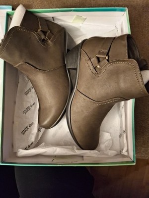 Brown, ankle bootie size 6.5 new in box