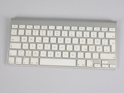 Apple A1314 Wireless Bluetooth QWERTZ Tastatur, Aluminium ohne Akku, BITTE LESEN