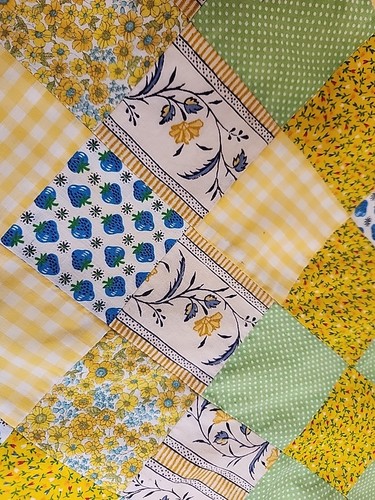 Vintage 1970s Patchwork Half Apron w/ scalloped Border- blue, green , yellow - Picture 18 of 19
