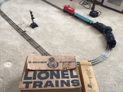 Lionel vintage 1960s train set with 1061 locomotive- complete working set