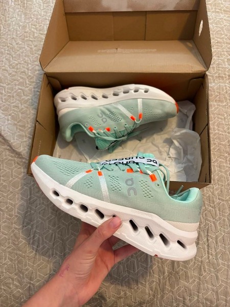 Zapatillas deportivas ON, nuevas en su caja, talla 39, color verde claro