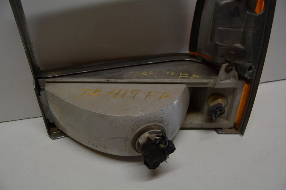 1989-1994 FORD EXPLORER FRONT RIGHT TURN SIGNAL LIGHT W/ CHROME BEZEL, 116-03020 - Image 4 of 4