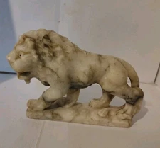 SMALL MARBLE LION STATUE