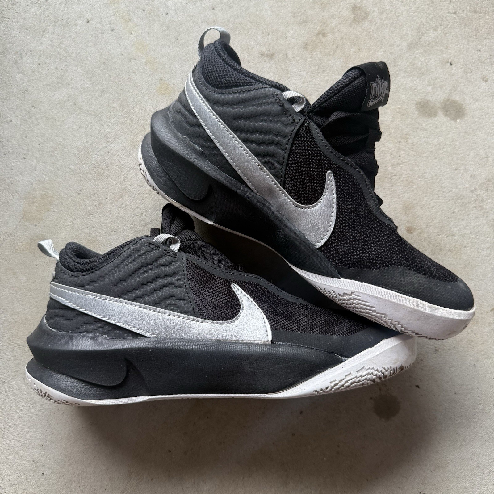 SAOLA Scarpe da basket Nike ragazzo Team Hustle D 10 CW6735 004 nere sneakers 6 anni *MACCHIE