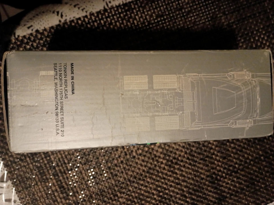 Tonkin Replicas Precision Series cabine de metal fundido colecionável em escala 1:53 branca... - Imagem 4 de 4