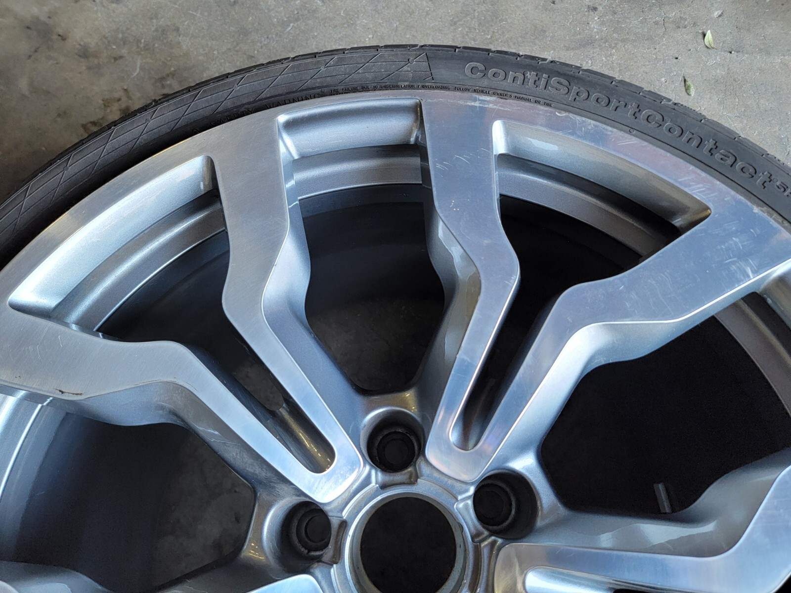 AUDI R8 FRONT RIM WHEEL WITH TIRE OEM 420601025AN 10-15