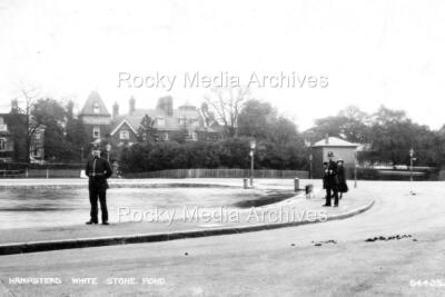 Rkm-94 White Stone Pond, Hampstead, London. Photo