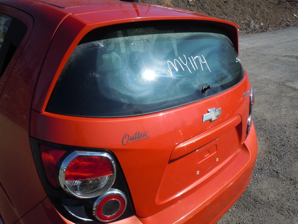 Chevrolet Sonic 2012-2018 portón trasero puerta levadiza OEM U502Q Foto 2 de 3