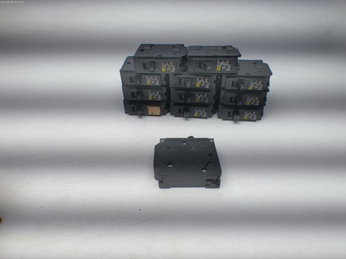 LOT OF 12 NEW SQUARE D HOM130 BREAKER 1POLE 30AMP