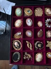 Brooches Costume Jewelry Vintage Lot of 20 Fashion Accessories