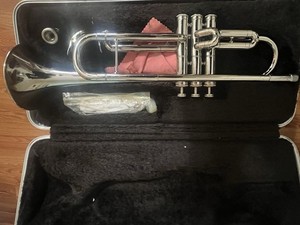 Selmer USA Bb Trumpet – Excellent Condition – Original Case – Ready to Play