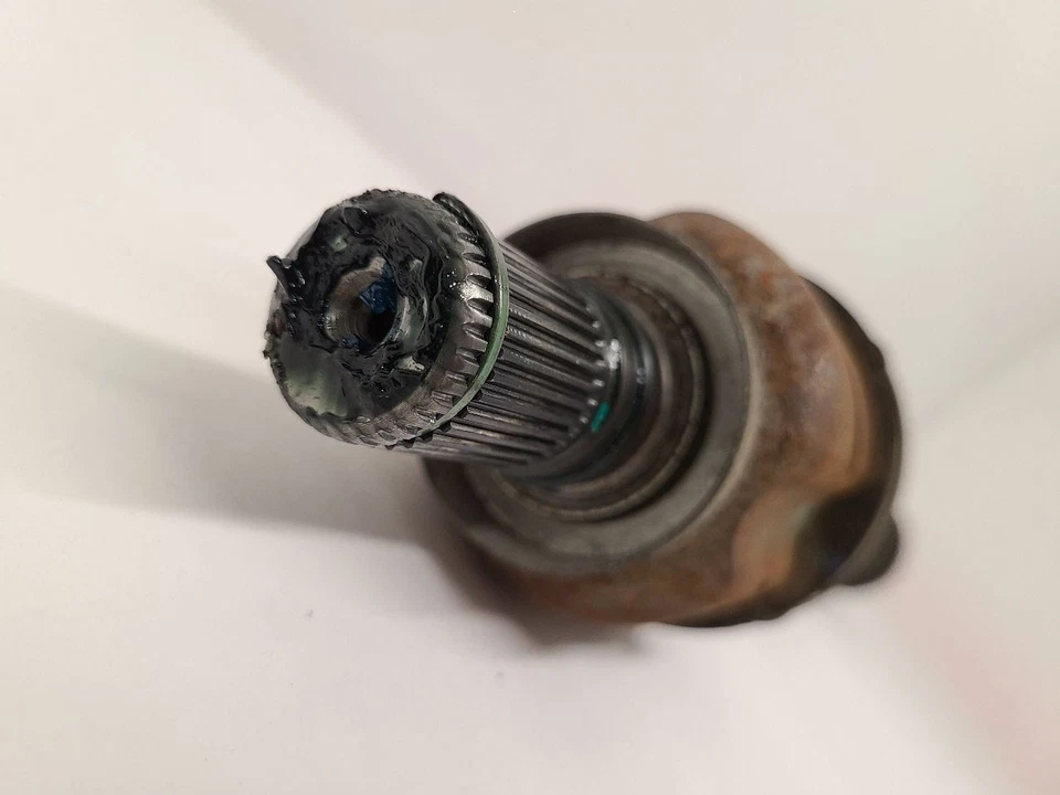 2017 - 2023 CADILLAC XT5 Passenger Right Axle Shaft Rear Axle - Image 2 of 4