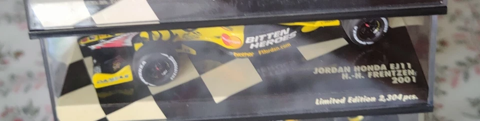 Minichamps 400010011 Jordan EJ11 2001 Heinz Harald Frentzen 1/43 - Immagine 3 di 3