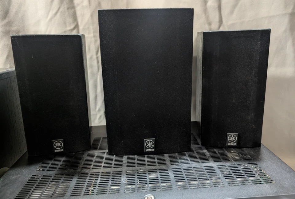 Yamaha Natural Sound AV Receiver HTR-6030 Audio Dolby Digital  w/Speakers & Sub - Image 4 of 4