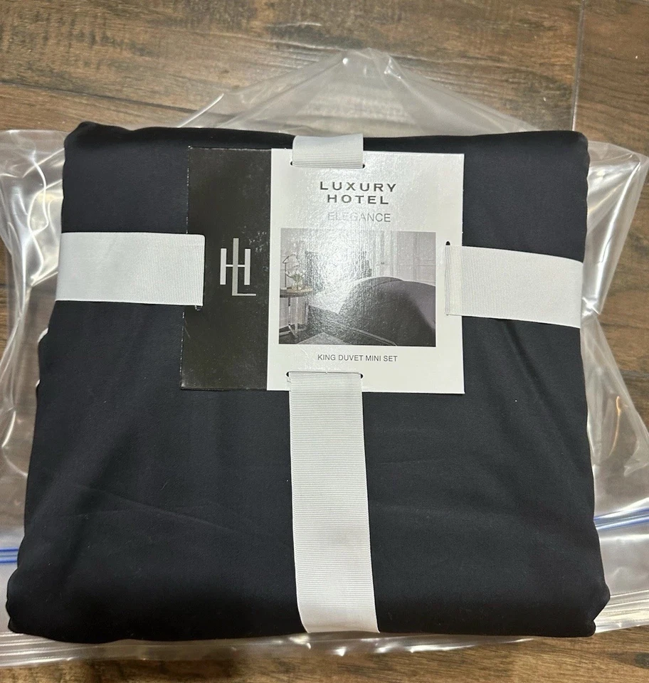 Conjunto de Capa de Edredom Dillard’s Luxury Hotel Elegance Preto Branco Cetim King 4 Peças - Imagem 3 de 4